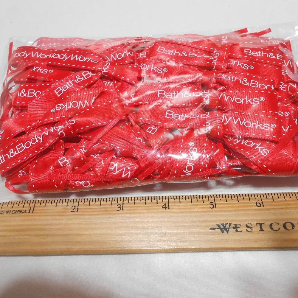 NEW BAG OF 50 BATH AND BODY WORKS RED RIBBONS BOWS FOR ALL OCCASIONS 🎁🎁